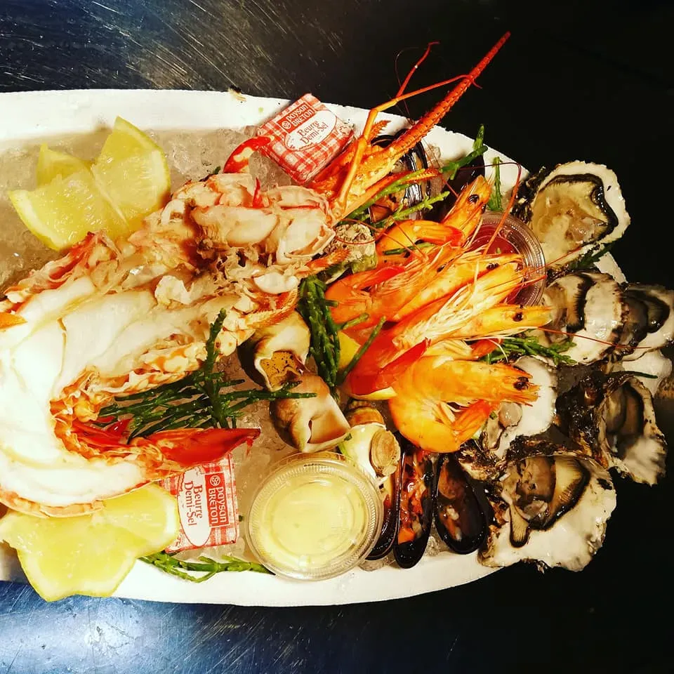 Resto poisson près de Sainte-Marie-la-Mer